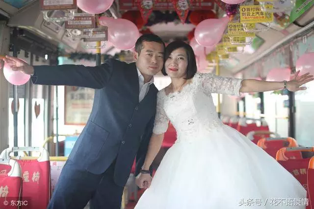 同父異母的妹妹結婚,我送八千紅包,手機螢幕一亮,我濕了眼眶