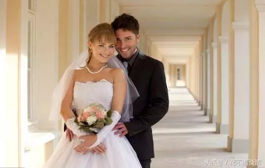 我結婚4年不孕,老公卻不離婚,聽到他和婆婆對話,我傻了