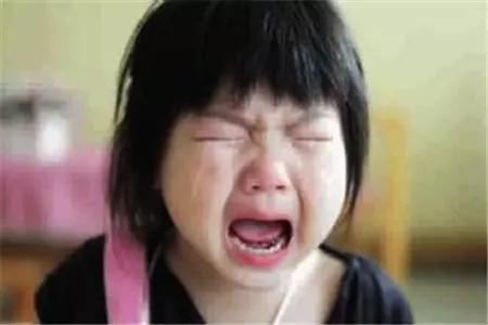 別只會對孩子說「別哭了」!懂得說這4句話的父母,才是好父母!