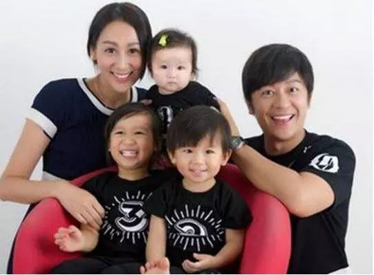 陳小春兒子一年學費13萬,陳浩民女兒42萬,他卻讓孩子上普通學校
