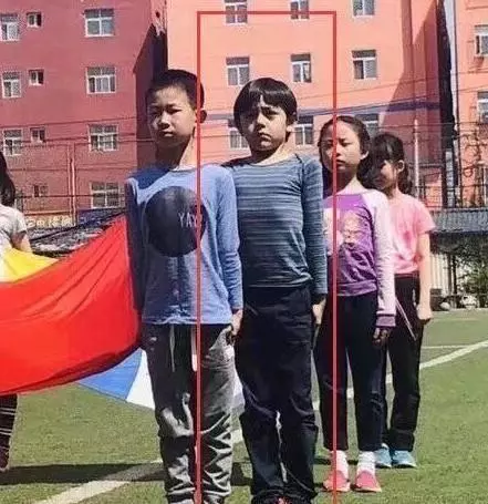 陳小春兒子一年學費13萬,陳浩民女兒42萬,他卻讓孩子上普通學校