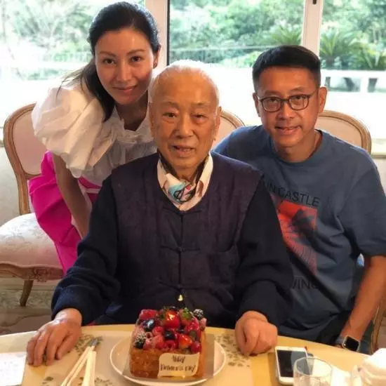 李嘉欣公公許世勛離世享年97歲,膝下僅剩一子留下超過420億遺產~