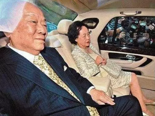 李嘉欣公公許世勛離世享年97歲,膝下僅剩一子留下超過420億遺產~