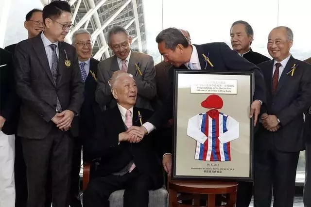 李嘉欣公公許世勛離世享年97歲,膝下僅剩一子留下超過420億遺產~