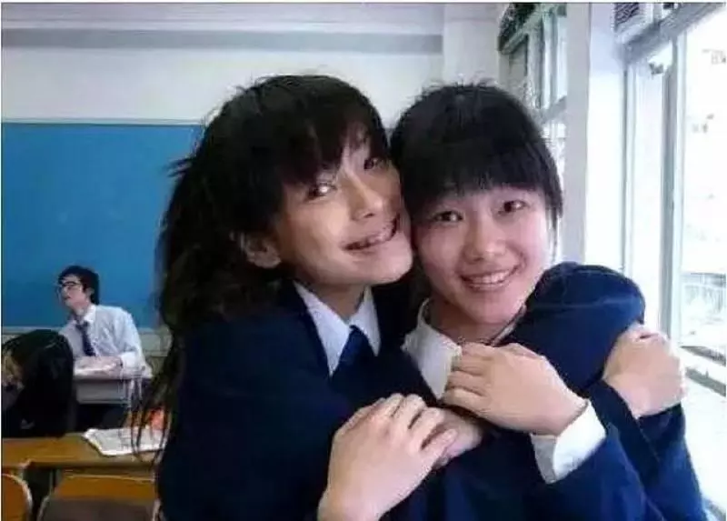 楊穎學生照被曝,到底是不是原裝一看便知,網友:心裡有數了