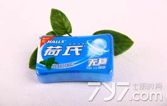不好了出大事!小男孩喝可樂吃它當場死! 喝可樂時千萬不要吃它! 尤其是小孩子!家長一定要看的文章