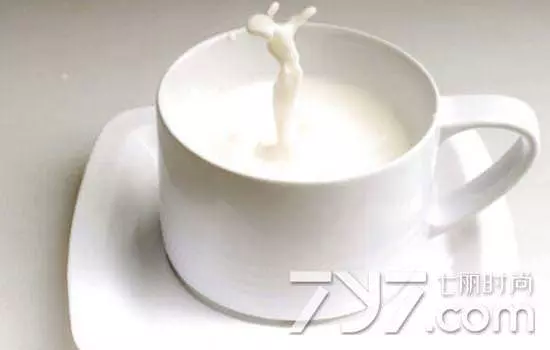 不好了出大事!小男孩喝可樂吃它當場死! 喝可樂時千萬不要吃它! 尤其是小孩子!家長一定要看的文章