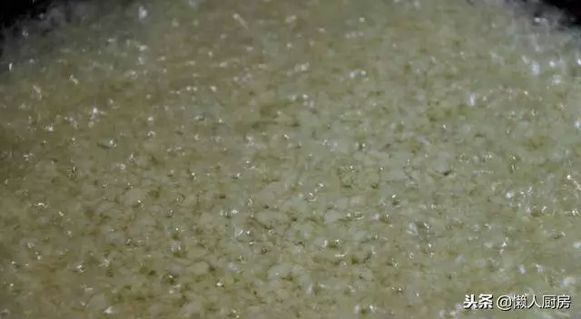 吃膩了油燜大蝦,教你一種新做法,蒜香濃郁,做法簡單易學
