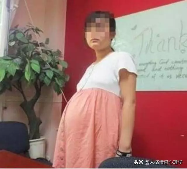女方懷孕,訂婚要求給兩份10彩禮,男方無奈退婚,打掉七月胎兒