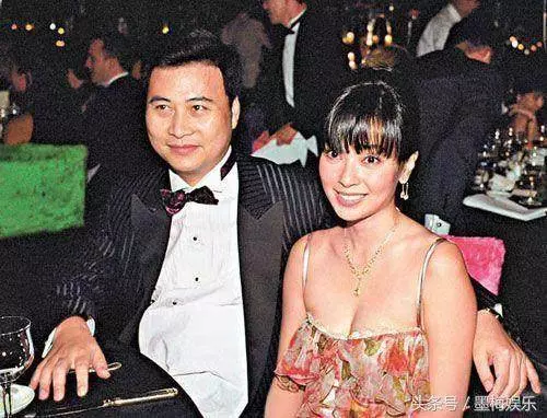 95版郭襄和郭芙同是48歲,一個優雅的自然老去,一個整容到認不出