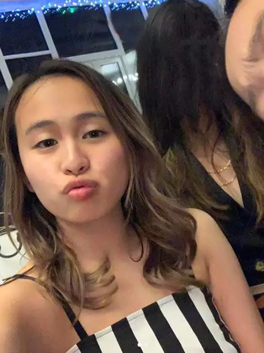 娛樂大亨洗米華與正宮老婆玩盪鞦韆,16歲女兒身材好火辣