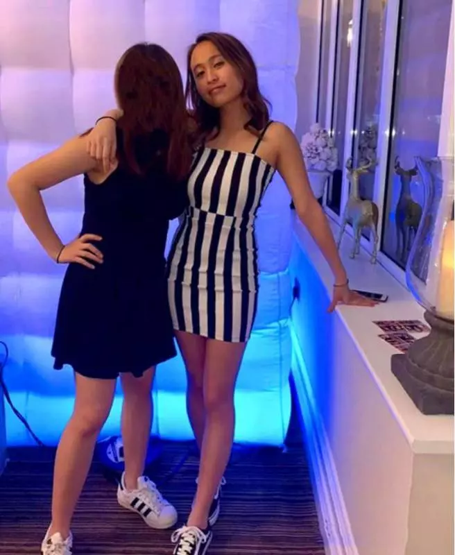 娛樂大亨洗米華與正宮老婆玩盪鞦韆,16歲女兒身材好火辣