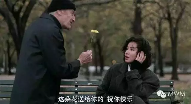 57歲「鍾楚紅」紅素顏生活照,皺紋滿臉,拒絕整容,喜歡自然優雅的老去!老公去世後不再嫁