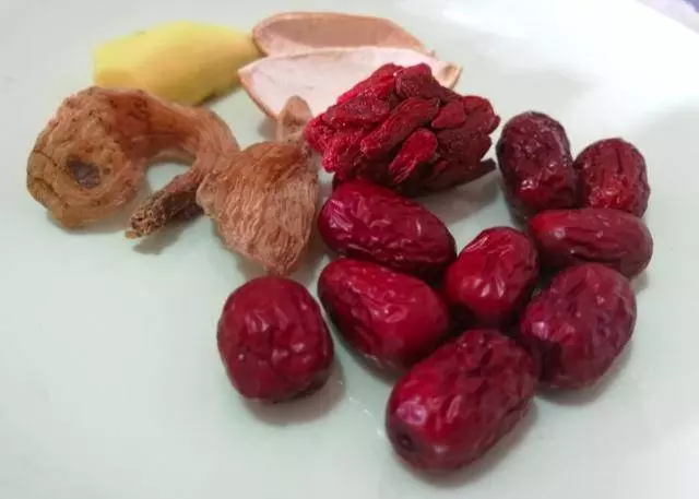 經常頭痛氣血差的,燉這一鍋湯 益氣養身 女人多喝氣色好