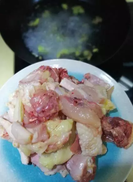 經常頭痛氣血差的,燉這一鍋湯 益氣養身 女人多喝氣色好