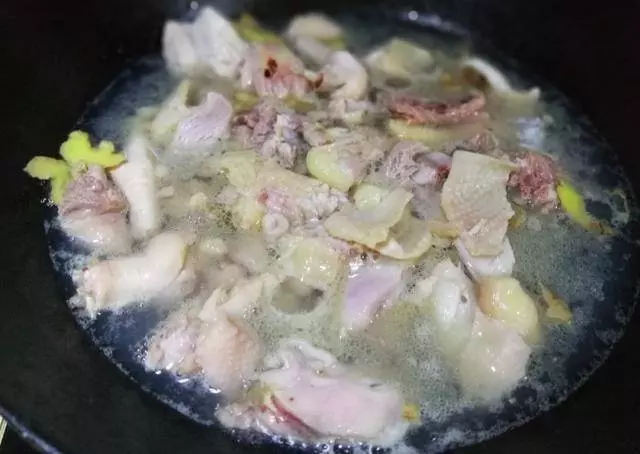 經常頭痛氣血差的,燉這一鍋湯 益氣養身 女人多喝氣色好