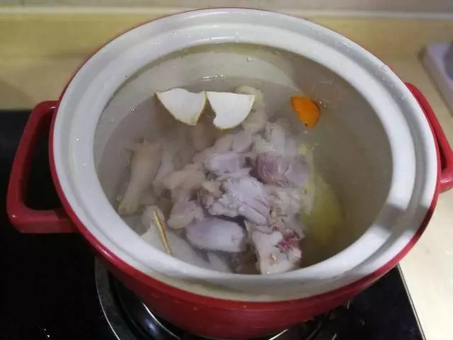 經常頭痛氣血差的,燉這一鍋湯 益氣養身 女人多喝氣色好
