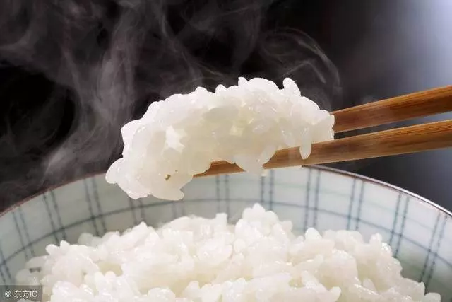 鼻子上擠出「黃粒粒」,是蟎蟲擠在裡面爬,教你兩招,蟎蟲不敢來