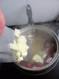 媽媽煮的水果茶可治便秘,還幫助排出體內宿便!女兒喝了1個月還瘦了10斤,想瘦身的不要錯過!