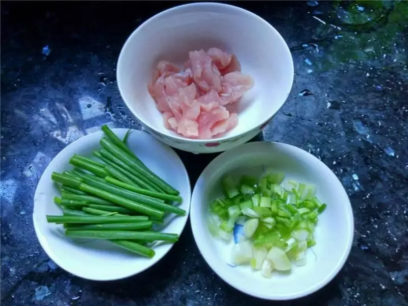 我做的這個炒麵,每次老公和兒子都能吃撐,簡簡單單,幾分鐘就完成,一吃就上癮!