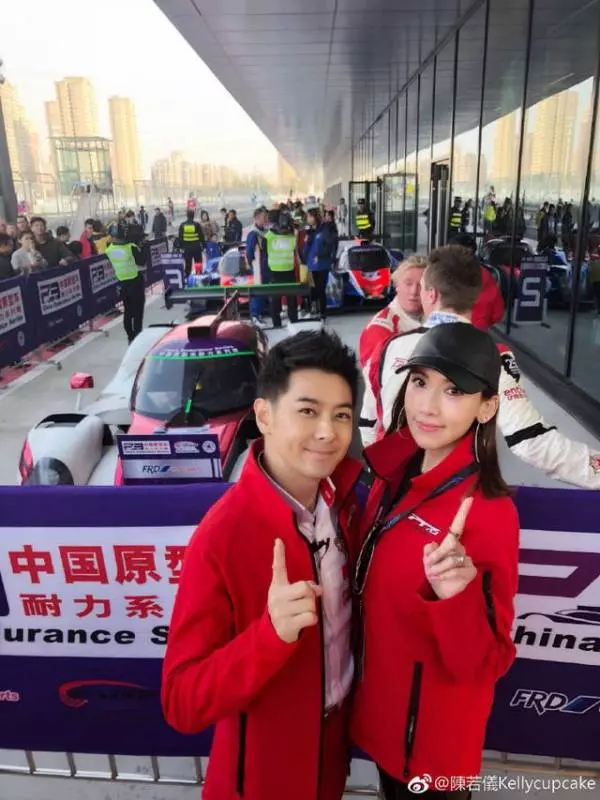 林志穎妻子陳若儀只是染了個頭髮,卻美成仙女!說她十八都有人信~