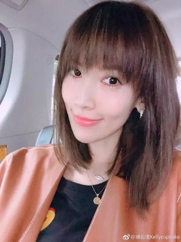 林志穎妻子陳若儀只是染了個頭髮,卻美成仙女!說她十八都有人信~