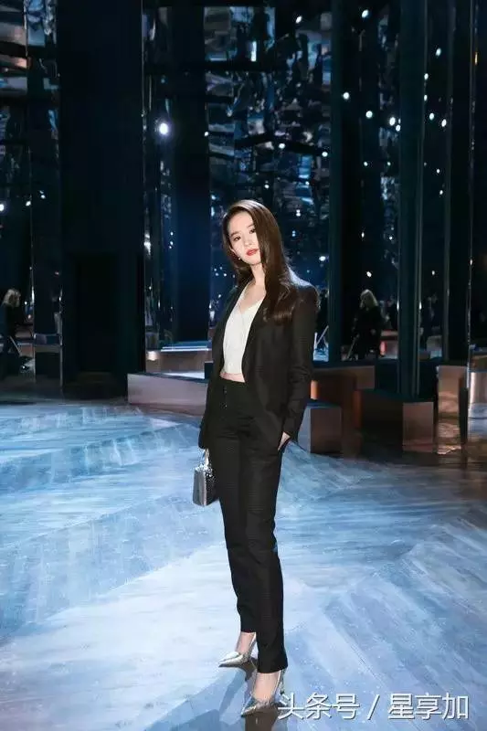 女神們穿上「緊身皮褲」真是慘絕人寰特別是「Angelababy」讓網友驚呼:死都不能給黃曉明看到