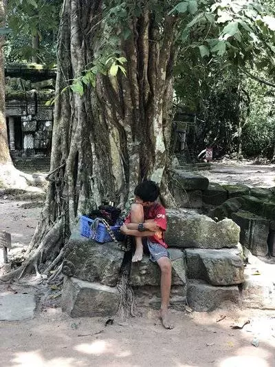 柬埔寨神童多種語言視頻,是大馬女子旅遊當地時拍攝 !
