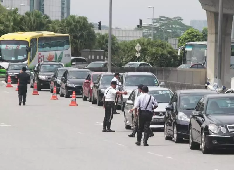 大道上逆駛,這回竟是油槽車!(內有視頻)