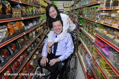 超勵志!【大馬500多間99 SpeedMart 老闆創業故事】出世8個月即患上小兒麻痹症卻自強不息~