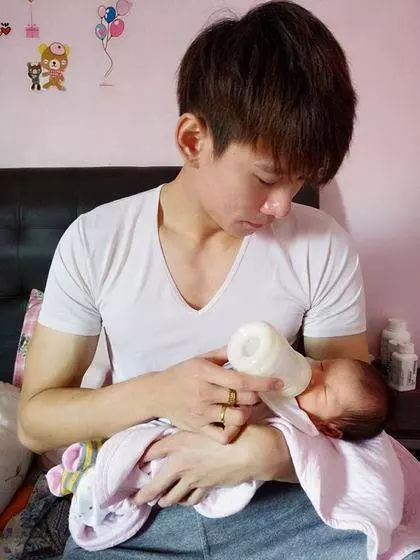 正妹被渣男搞大肚拋棄! 她撿到願當「現成爸」真愛!!
