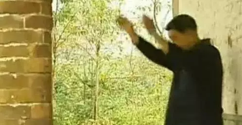 一個動作,每天100下,打通全身血脈,排毒強腎,白髮變黑,血壓穩定了,睡眠也好了,簡單易學!
