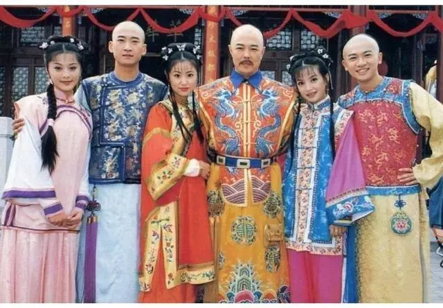 趙薇和林心如一起做公益,在角落裡吸菸被拍,當年的女神去哪兒了