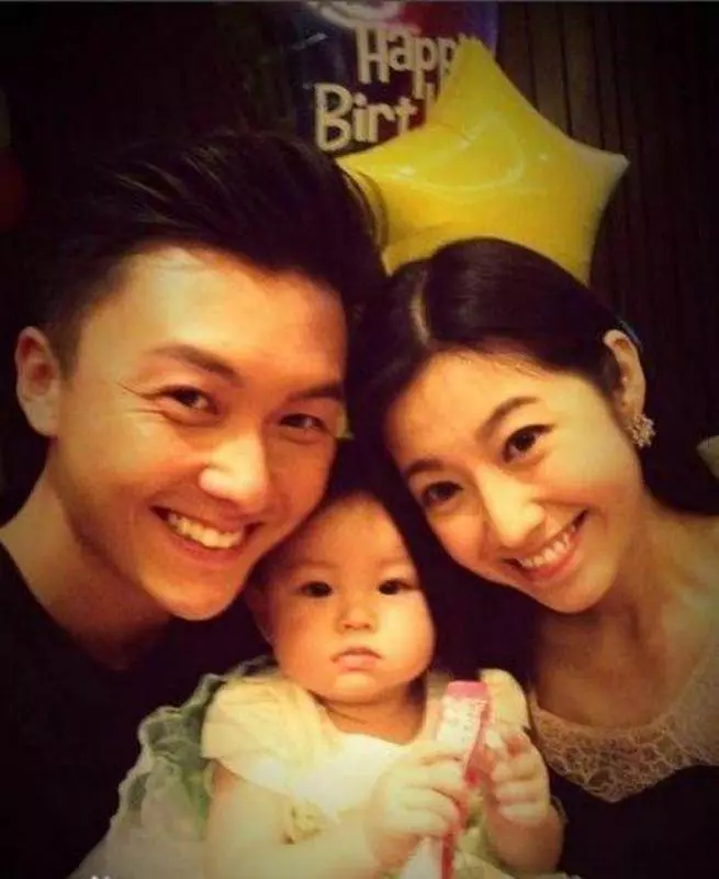 再傳婚變!TVB視帝被指婚姻亮紅燈,太太死心堅決離婚,原來傳緋聞的是她!