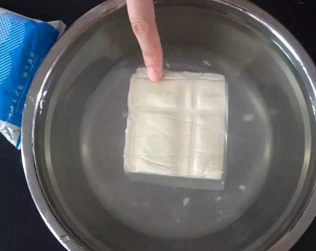 豆腐隔一天就變酸?這個方法放5天都新鮮