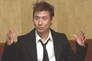 張學友全家照,與哥哥勢如水火,大女兒像舒淇,小女兒最漂亮~