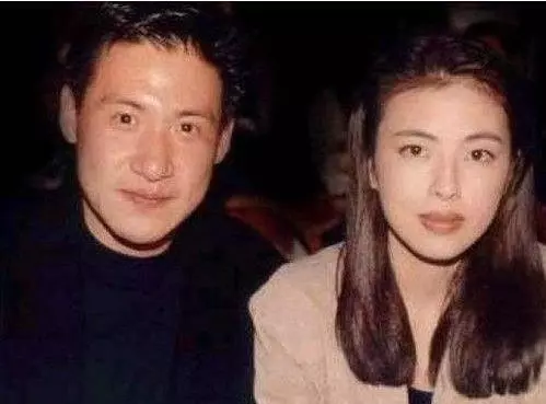 張學友全家照,與哥哥勢如水火,大女兒像舒淇,小女兒最漂亮~