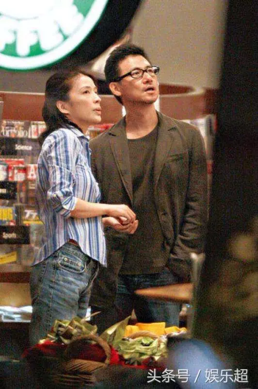 張學友全家照,與哥哥勢如水火,大女兒像舒淇,小女兒最漂亮~