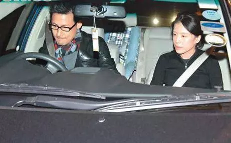 張學友全家照,與哥哥勢如水火,大女兒像舒淇,小女兒最漂亮~