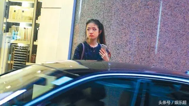 張學友全家照,與哥哥勢如水火,大女兒像舒淇,小女兒最漂亮~