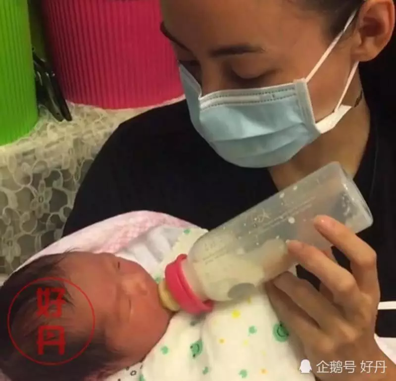 張柏芝第三胎給新嬰兒親吻曝光,網友:睛里充滿母愛~