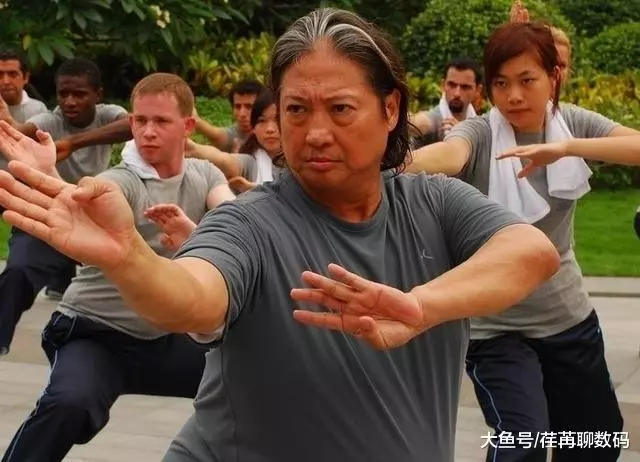 洪金寶35歲女兒近況,與爸爸太像,至今沒有嫁人被他保護著