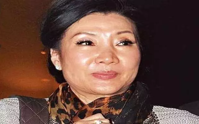 洪金寶35歲女兒近況,與爸爸太像,至今沒有嫁人被他保護著