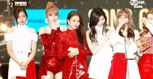 「TWICE」「盤點」181207 TWICE往年「MAMA」回顧 將開啟第三年的獲獎之旅