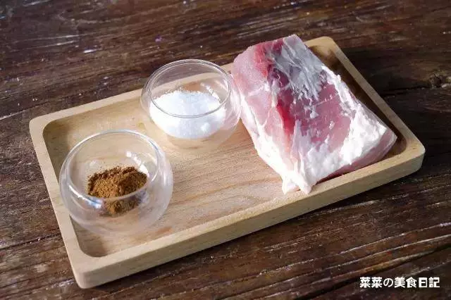 外皮酥脆(做脆皮豬肉)分享2個做脆皮豬肉的秘方,脆皮五花肉!