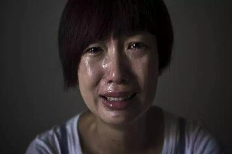 離婚2個月後去看女兒,看到桌上的飯菜,俺哭著求復婚