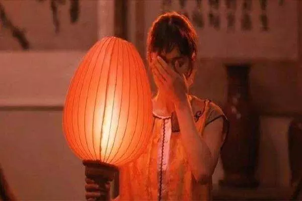 新婚夜,婆婆卻要跟我們睡,我果斷離婚回娘家,隔天婆婆哭了