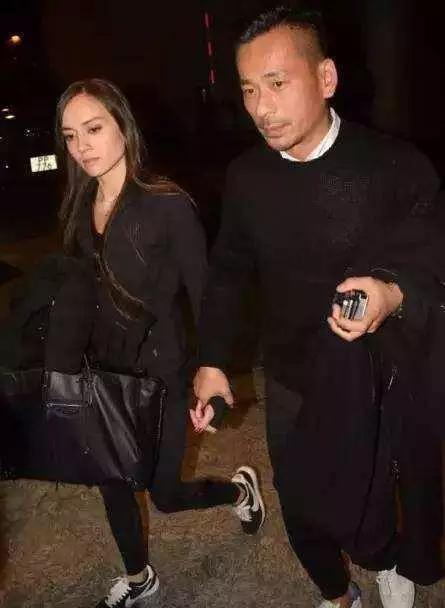 洗米嫂越來越有底氣!北京出席活動亮身份,不但是副主席還是博士