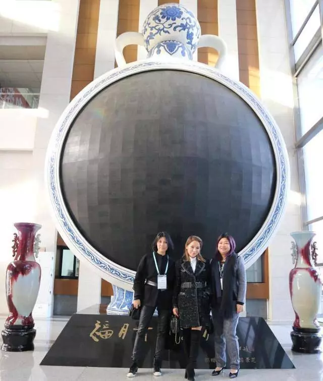 洗米嫂越來越有底氣!北京出席活動亮身份,不但是副主席還是博士