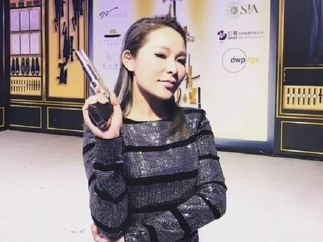 洗米嫂越來越有底氣!北京出席活動亮身份,不但是副主席還是博士